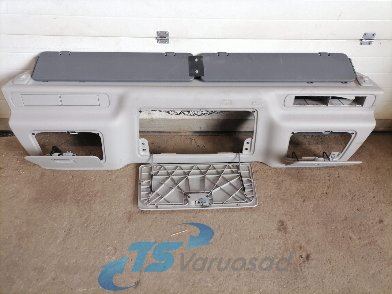 Volvo Salongi ülemine panipaik 20360719 - Universal part for Truck: picture 5 Volvo Salongi ülemine panipaik 20360719 - Universal part for Truck: picture 5