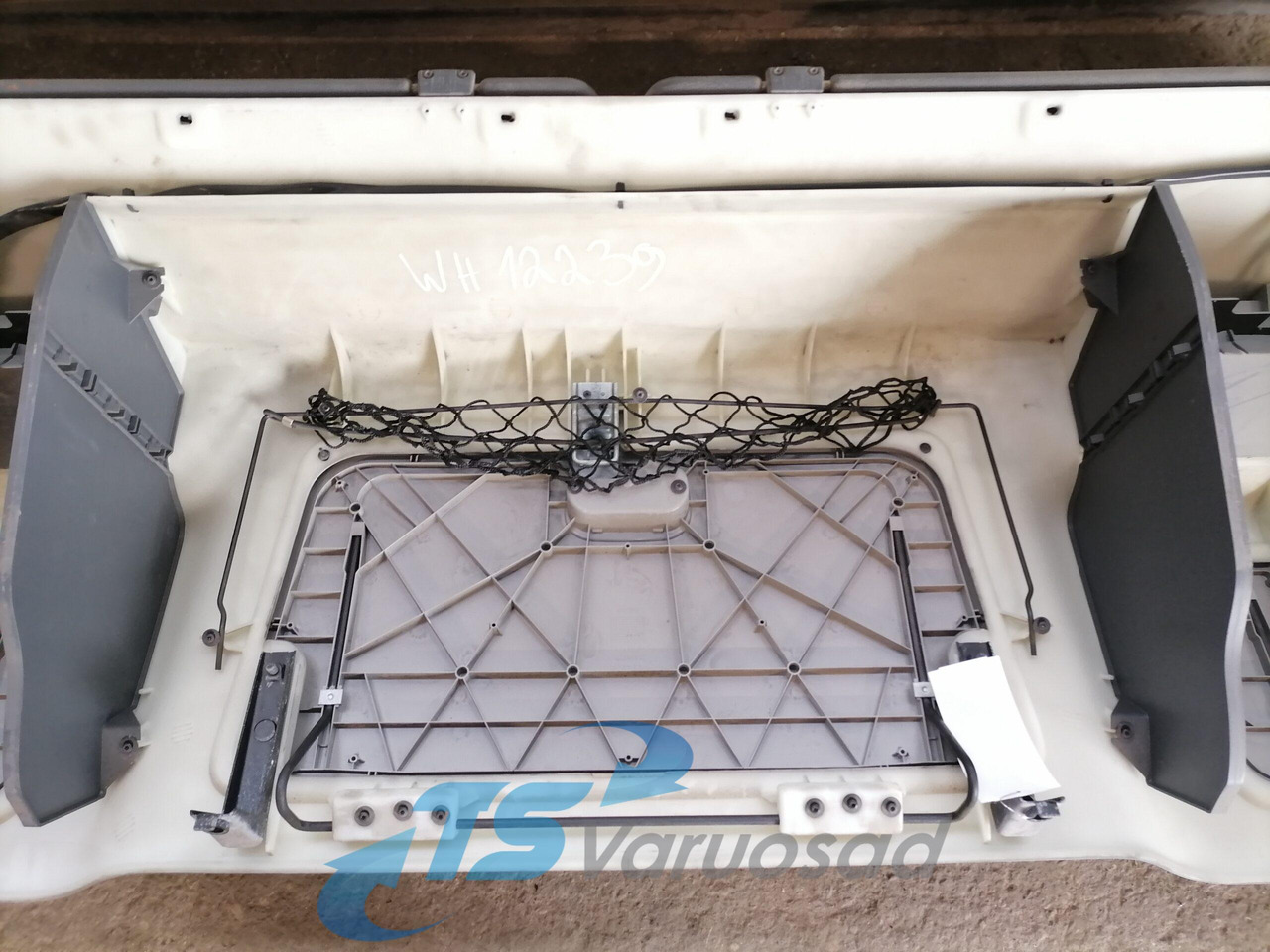 Volvo Salongi ülemine panipaik 20360719 - Universal part for Truck: picture 4 Volvo Salongi ülemine panipaik 20360719 - Universal part for Truck: picture 4