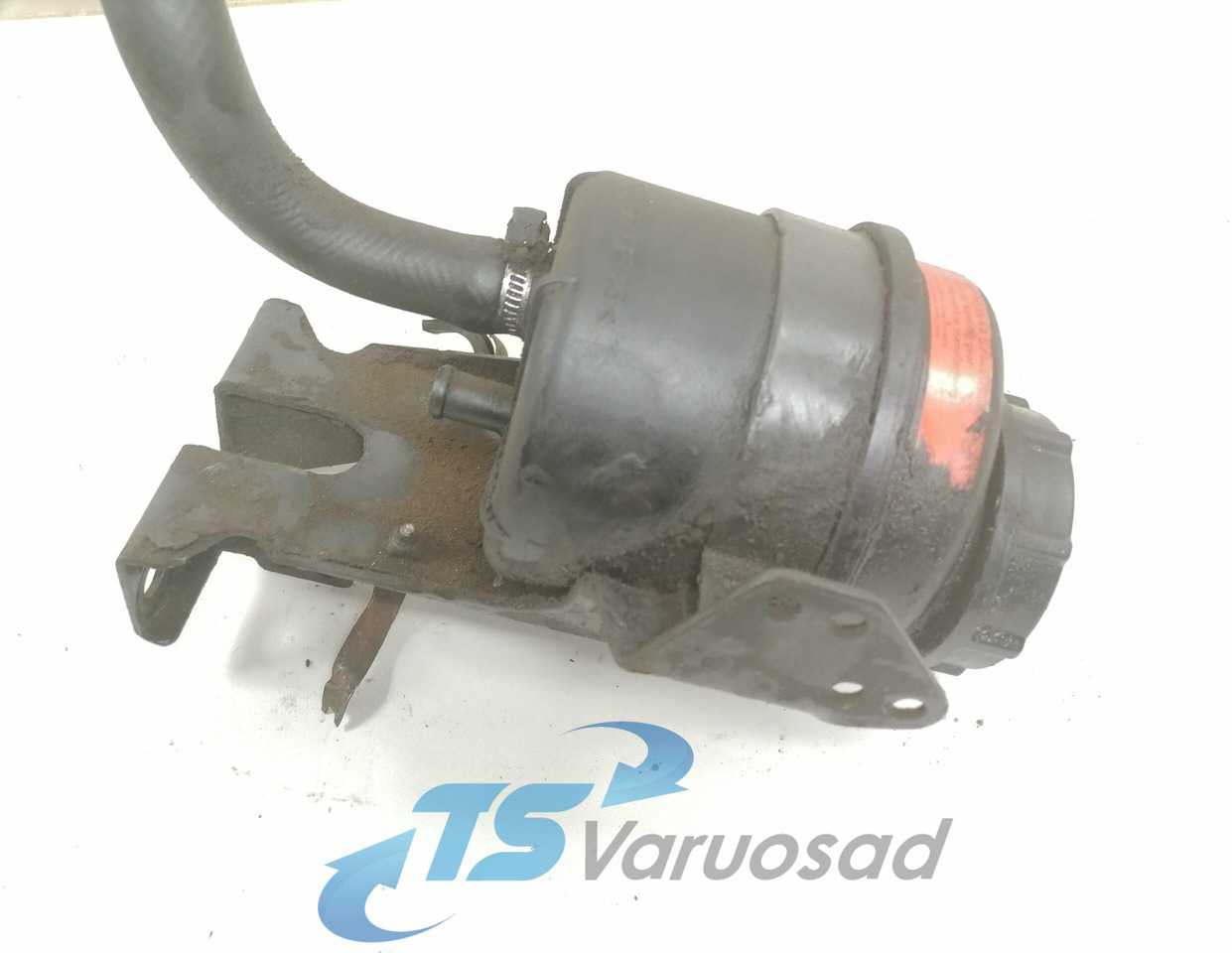 Volvo Steering oil tank+ bracket 20495075 - Steering hose for Truck: picture 1 Volvo Steering oil tank+ bracket 20495075 - Steering hose for Truck: picture 1