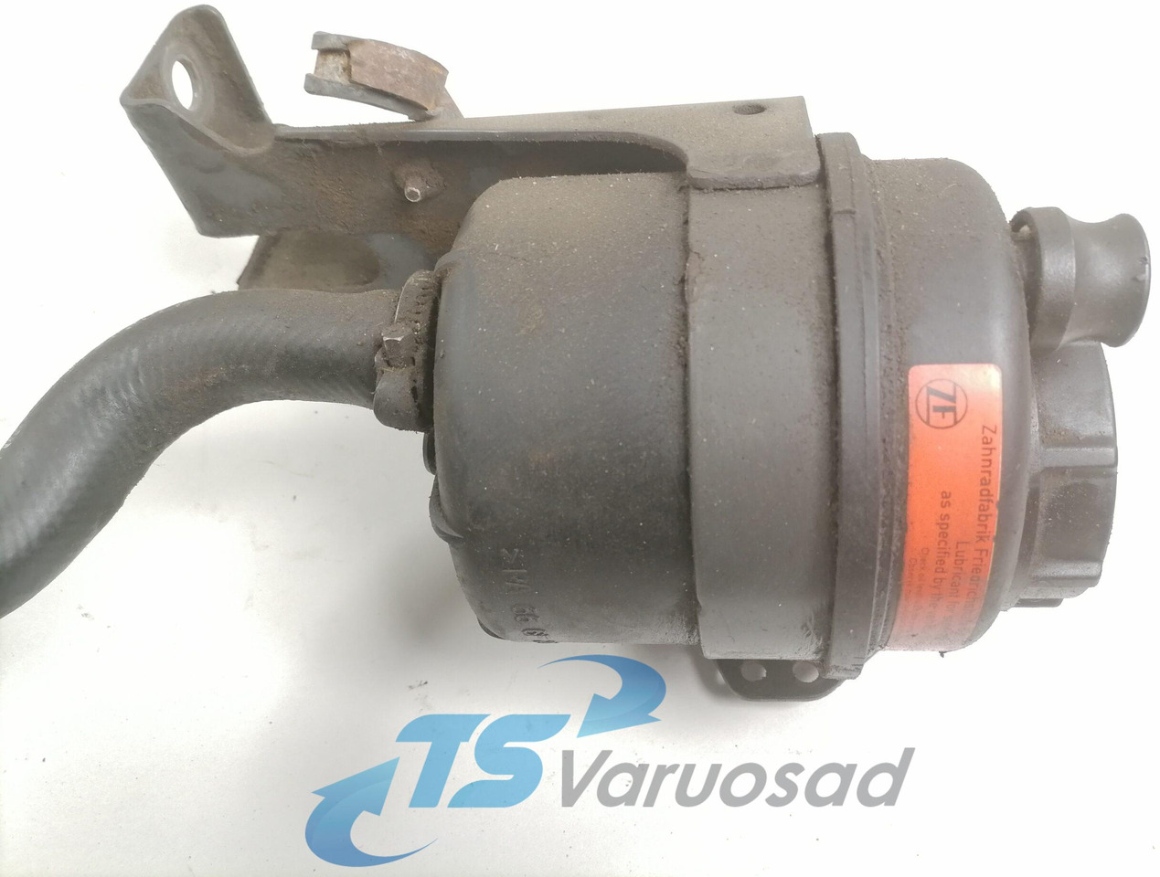 Volvo Steering oil tank+ bracket 20495075 - Steering hose for Truck: picture 5 Volvo Steering oil tank+ bracket 20495075 - Steering hose for Truck: picture 5