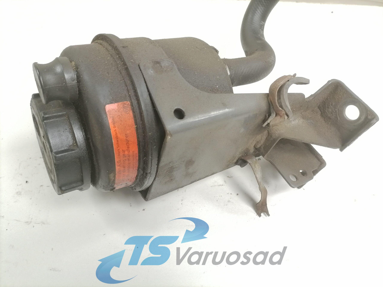 Volvo Steering oil tank+ bracket 20495075 - Steering hose for Truck: picture 3 Volvo Steering oil tank+ bracket 20495075 - Steering hose for Truck: picture 3