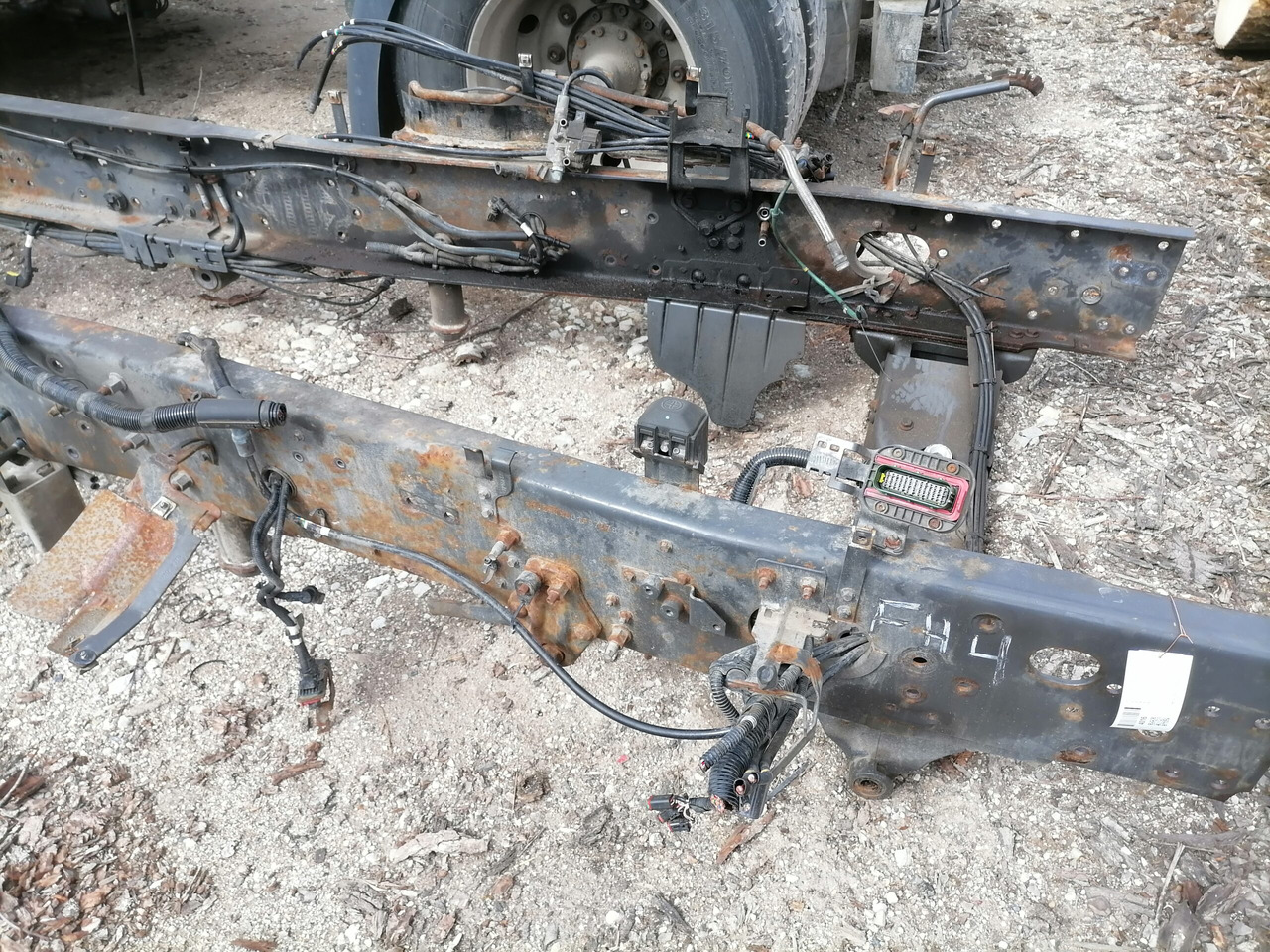 Volvo Volvo FH4 6x2 Raam 85137361 - Frame/ Chassis for Truck: picture 3 Volvo Volvo FH4 6x2 Raam 85137361 - Frame/ Chassis for Truck: picture 3