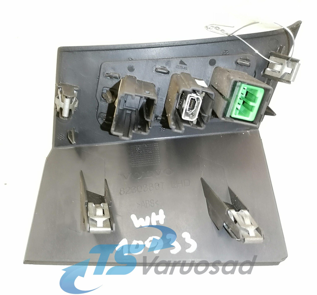 Volvo Volvo USB / AUX connector panel 82303887 - Electrical system for Truck: picture 2 Volvo Volvo USB / AUX connector panel 82303887 - Electrical system for Truck: picture 2