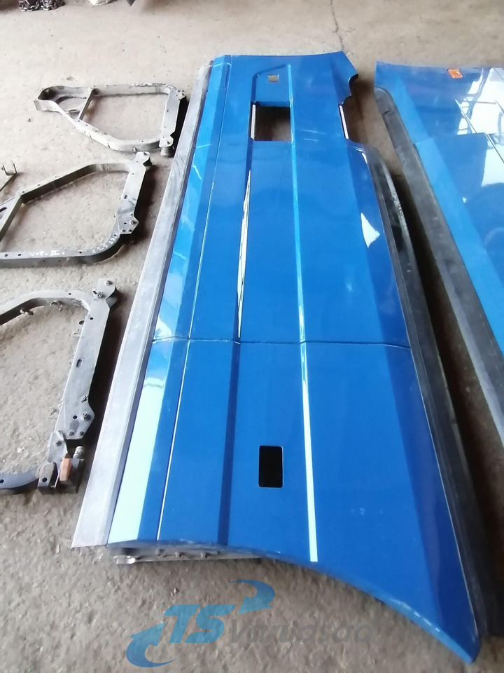 Volvo Volvo küljespoilerite komplekt 82219085 - Aerodynamics/ Spoiler for Truck: picture 3 Volvo Volvo küljespoilerite komplekt 82219085 - Aerodynamics/ Spoiler for Truck: picture 3