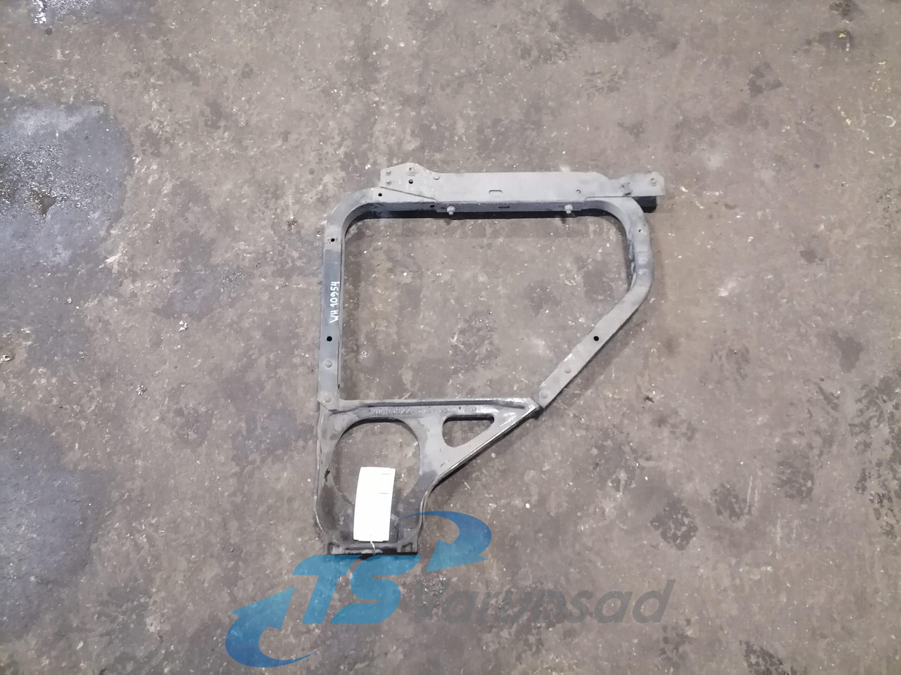 Volvo Volvo raami kronstein, küljespoileri kandur 20493922 - Frame/ Chassis for Truck: picture 1 Volvo Volvo raami kronstein, küljespoileri kandur 20493922 - Frame/ Chassis for Truck: picture 1