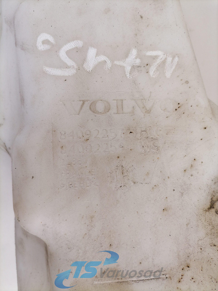 Volvo Windscreen washer fluid tank 84092259 - Wiper for Truck: picture 3 Volvo Windscreen washer fluid tank 84092259 - Wiper for Truck: picture 3