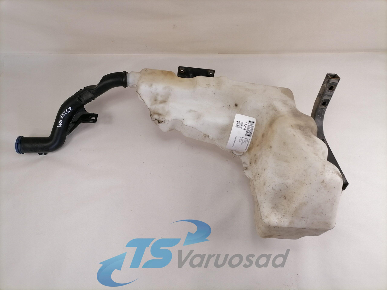 Volvo Windscreen washer fluid tank 84092259 - Wiper for Truck: picture 1 Volvo Windscreen washer fluid tank 84092259 - Wiper for Truck: picture 1