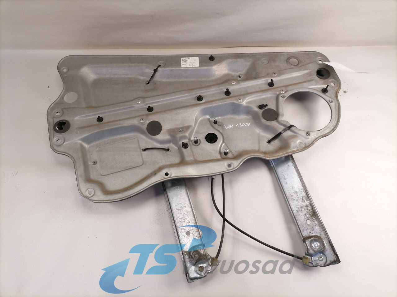 Volvo window mechanism 84225944 - Door and parts for Truck: picture 1 Volvo window mechanism 84225944 - Door and parts for Truck: picture 1