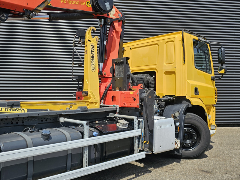 DAF CF 330 6x2-4 / PALFINGER CRANE + HOOKLIFT - Hook lift truck, Crane truck: picture 4 DAF CF 330 6x2-4 / PALFINGER CRANE + HOOKLIFT - Hook lift truck, Crane truck: picture 4