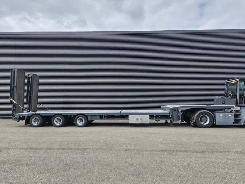 Nooteboom MCO-48-03 / STEERING AXLE / HYDRAULIC RAMPS + BED - Low loader semi-trailer: picture 4 Nooteboom MCO-48-03 / STEERING AXLE / HYDRAULIC RAMPS + BED - Low loader semi-trailer: picture 4