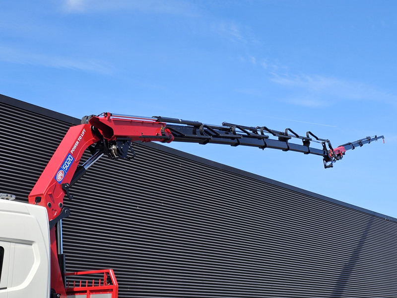 Scania 560R / HMF 50 t/m - JIB / LIER - Dropside/ Flatbed truck, Crane truck: picture 2 Scania 560R / HMF 50 t/m - JIB / LIER - Dropside/ Flatbed truck, Crane truck: picture 2