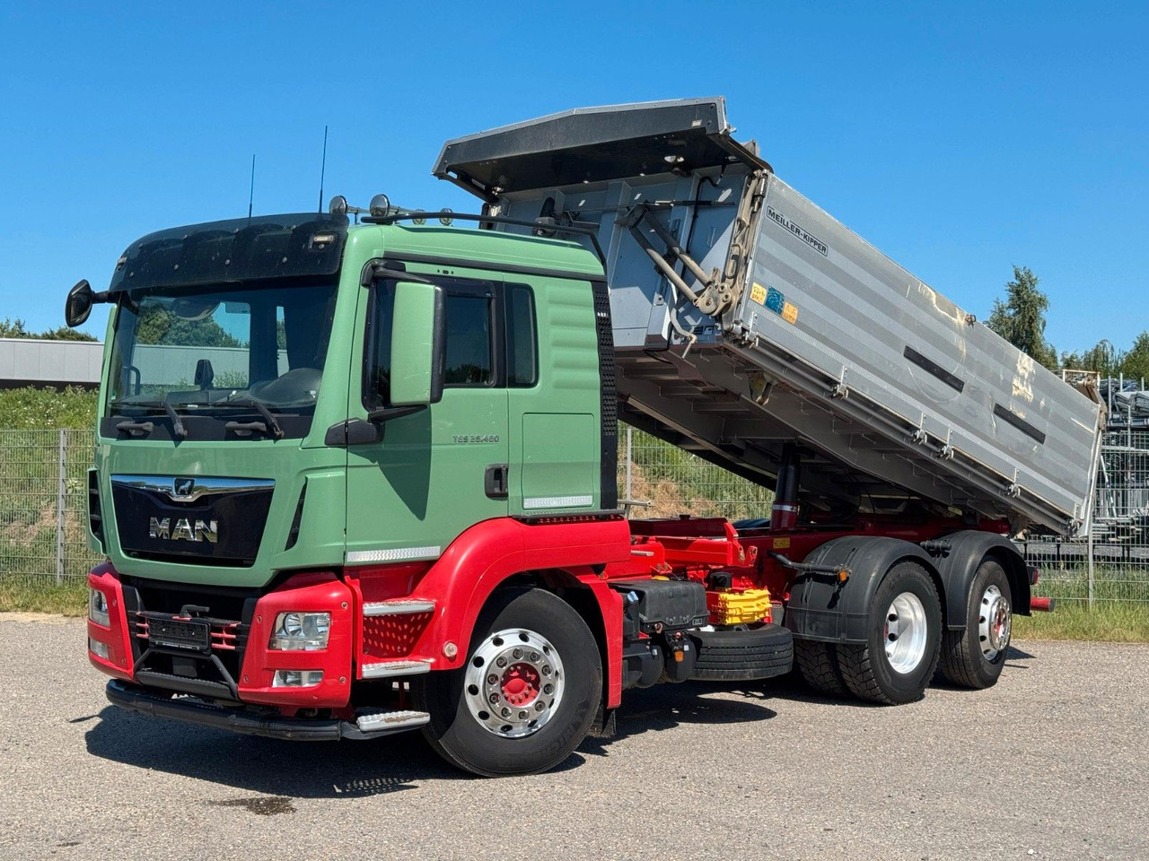 MAN 26.460 6x2 3S. Kipper mit Bordwand-Entlastung - Tipper: picture 1 MAN 26.460 6x2 3S. Kipper mit Bordwand-Entlastung - Tipper: picture 1