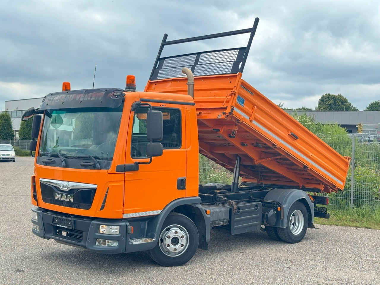 MAN 8.220 4x2 Meiller 3S. Kipper | Sperrdiff. | AHK - Tipper: picture 1 MAN 8.220 4x2 Meiller 3S. Kipper | Sperrdiff. | AHK - Tipper: picture 1