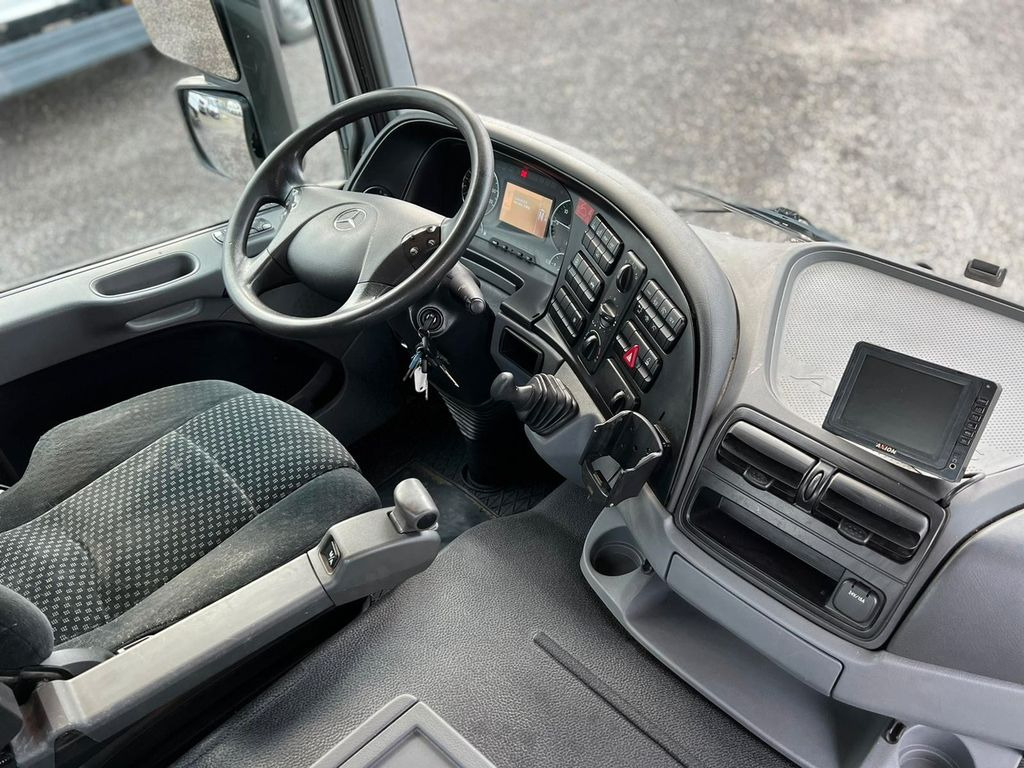 Interior photo 1: Hook lift truck Mercedes-Benz 2541 6X2 Meiller  Funk  Zustand wie 200 tkm Mercedes-Benz 2541 6X2 Meiller RK 20.65 Funk  | Top Zustand!
