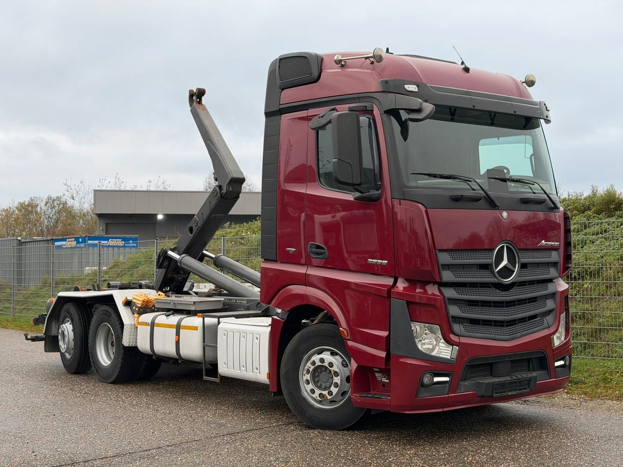 Mercedes-Benz 2558 6x2 Meiller RK 20.65 | Retarder | Klima - Hook lift truck: picture 1 Mercedes-Benz 2558 6x2 Meiller RK 20.65 | Retarder | Klima - Hook lift truck: picture 1