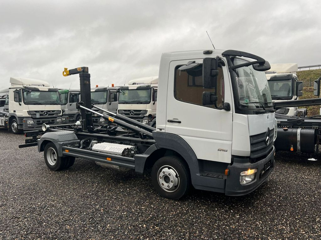 Mercedes-Benz 816 4X2 mit neuem Hyva Abroller Funk - Hook lift truck: picture 1 Mercedes-Benz 816 4X2 mit neuem Hyva Abroller Funk - Hook lift truck: picture 1