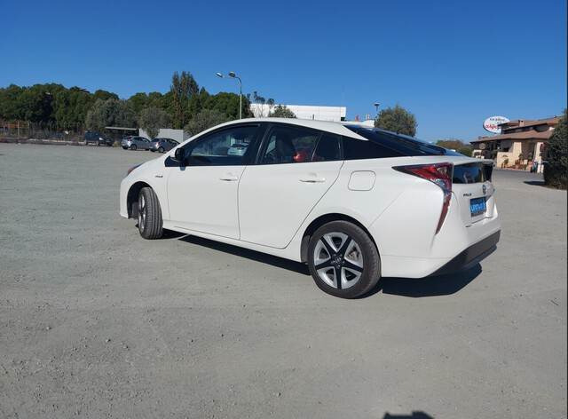 Toyota Prius Hybrid - Car: picture 2 Toyota Prius Hybrid - Car: picture 2