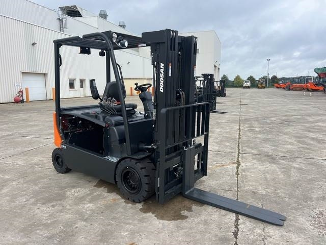 Doosan B30X-7 PLUS - Electric forklift: picture 4 Doosan B30X-7 PLUS - Electric forklift: picture 4