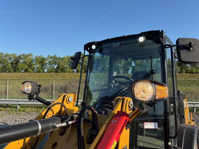 Wheel loader CAT 906: picture 14