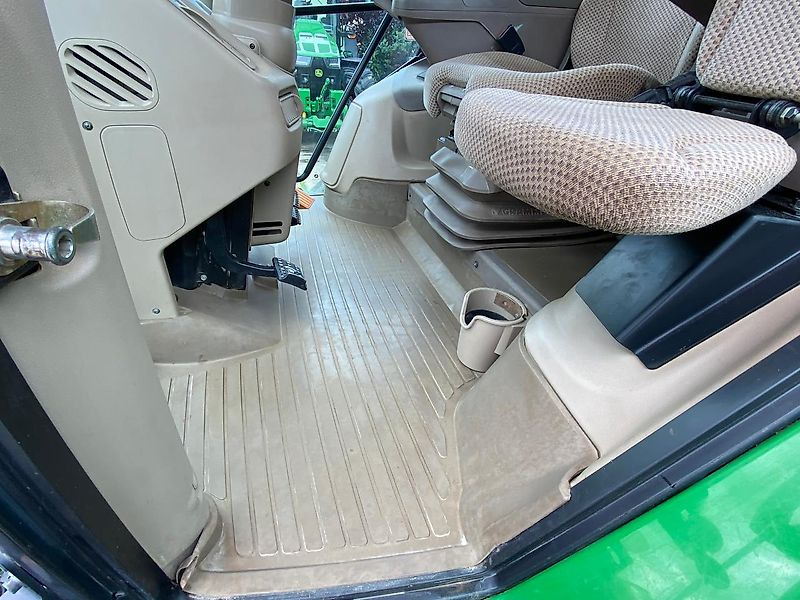 Leasing of  John Deere 6215R AutoPowr Frontzapfwelle John Deere 6215R AutoPowr Frontzapfwelle: picture 17