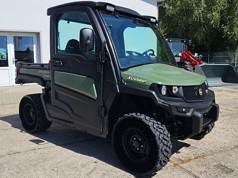 John Deere Gator XUV 865M - Farm tractor: picture 3 John Deere Gator XUV 865M - Farm tractor: picture 3