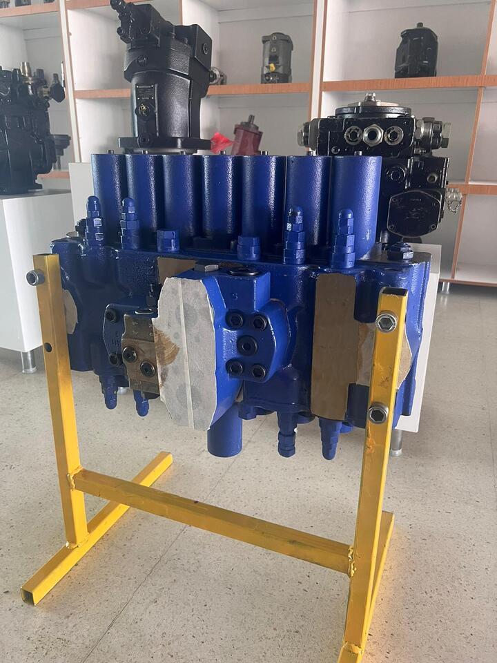 REXROTH R900779351 M8 - 1356 -00 / 7M8 - 22 - Hydraulic valve for Pile driver: picture 1 REXROTH R900779351 M8 - 1356 -00 / 7M8 - 22 - Hydraulic valve for Pile driver: picture 1