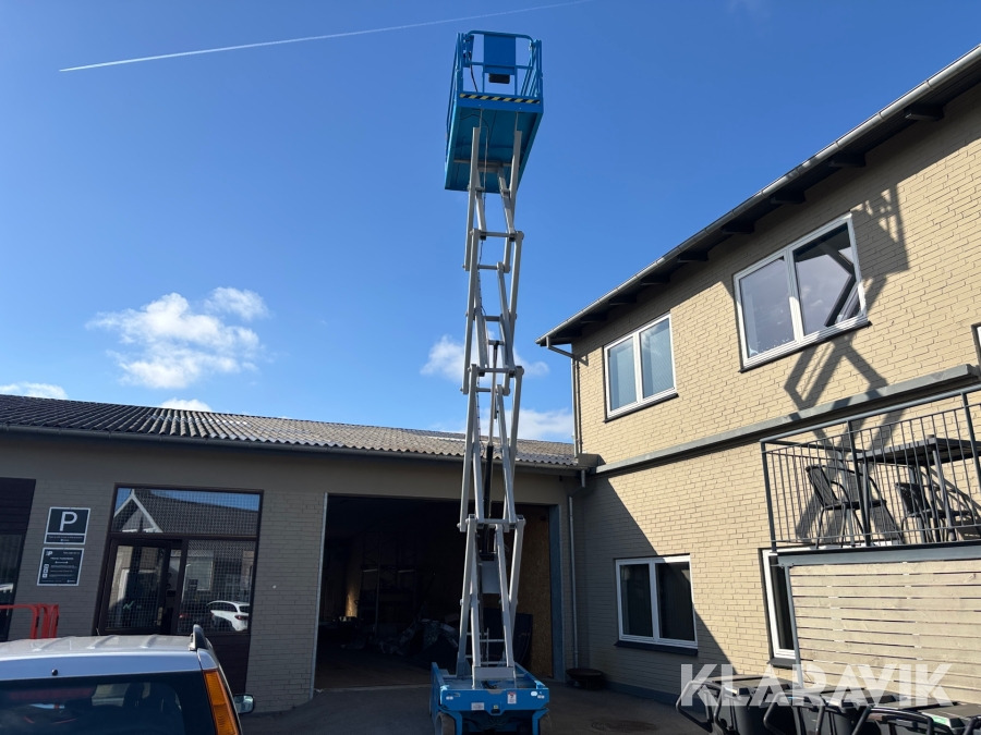 Saxlift Genie GS-2646 10 meter - Bred model - Scissor lift: picture 2 Saxlift Genie GS-2646 10 meter - Bred model - Scissor lift: picture 2