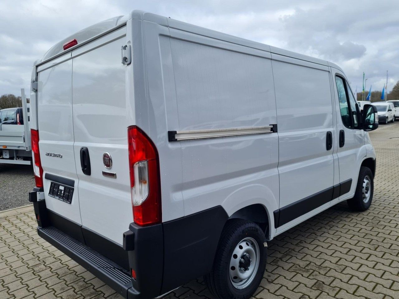 Fiat Ducato 30 Kasten L1H1 KLIMA PDC TEMPOMAT - Small van: picture 4 Fiat Ducato 30 Kasten L1H1 KLIMA PDC TEMPOMAT - Small van: picture 4