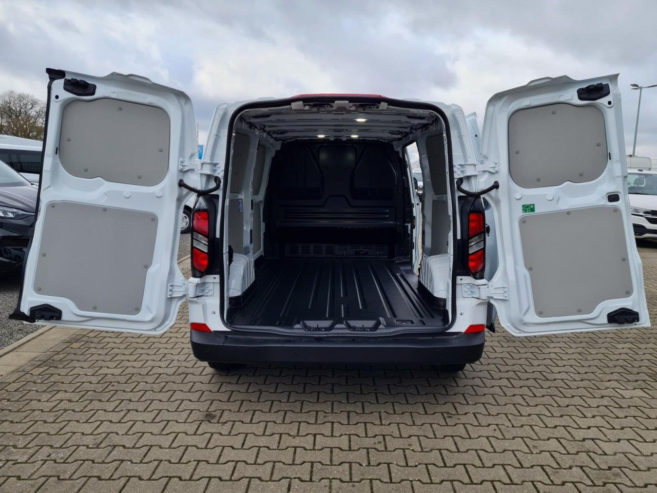 Ford Custom Kasten 320 L2 Trend KLIMA KAMERA TEMPOMAT - Small van: picture 5 Ford Custom Kasten 320 L2 Trend KLIMA KAMERA TEMPOMAT - Small van: picture 5