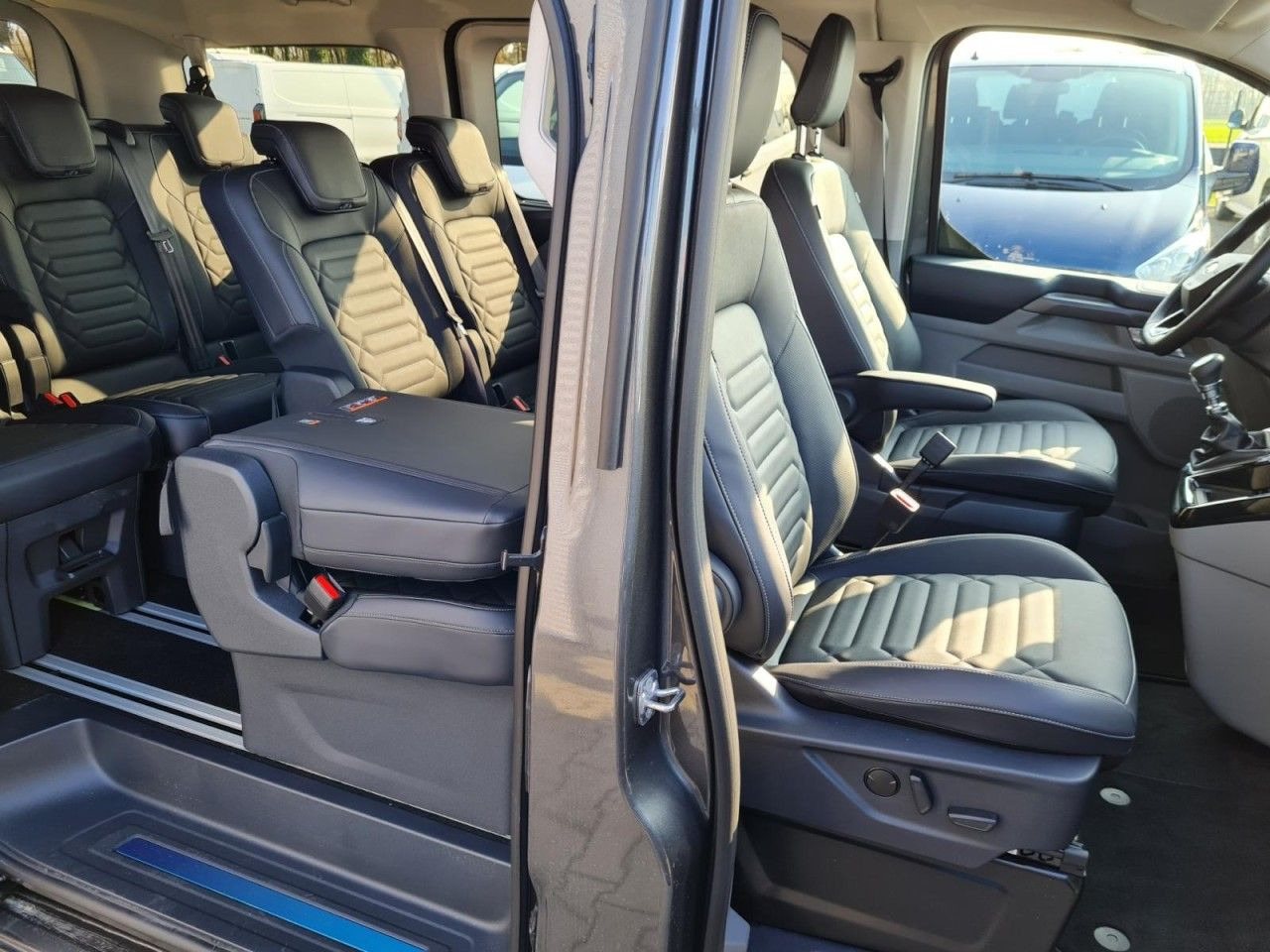 Ford Tourneo Custom 320 Titanium X L1 AHK LED LMF NAV - Passenger van: picture 4 Ford Tourneo Custom 320 Titanium X L1 AHK LED LMF NAV - Passenger van: picture 4