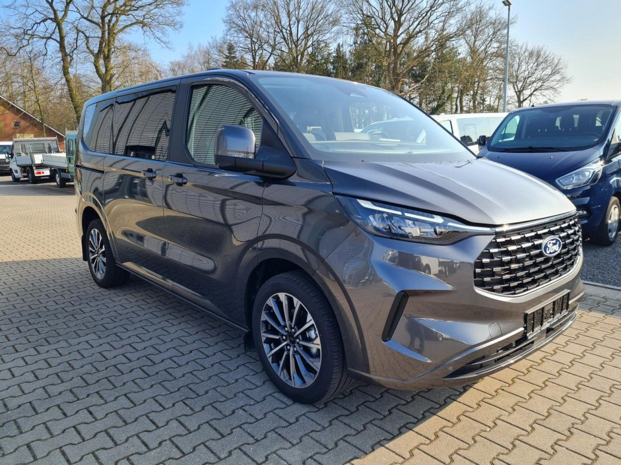 Ford Tourneo Custom 320 Titanium X L1 AHK LED LMF NAV - Passenger van: picture 3 Ford Tourneo Custom 320 Titanium X L1 AHK LED LMF NAV - Passenger van: picture 3