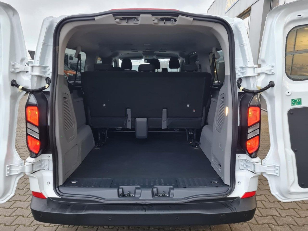 Ford Transit Custom Trend 320 L2 9 Sitzer - Passenger van: picture 5 Ford Transit Custom Trend 320 L2 9 Sitzer - Passenger van: picture 5