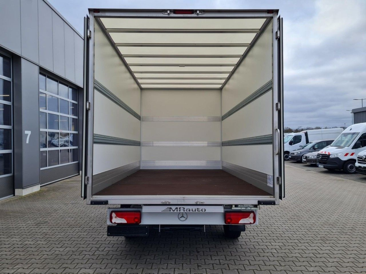 Mercedes-Benz Sprinter 315 CDi Koffer lang MBux Klima - Box van: picture 5 Mercedes-Benz Sprinter 315 CDi Koffer lang MBux Klima - Box van: picture 5