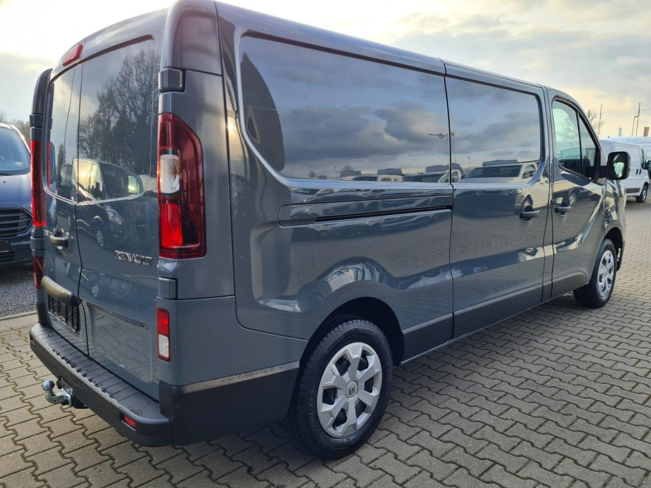 Renault Trafic Kasten L2 Advance AHK KLIMA LED PDC TEMPO - Small van: picture 4 Renault Trafic Kasten L2 Advance AHK KLIMA LED PDC TEMPO - Small van: picture 4