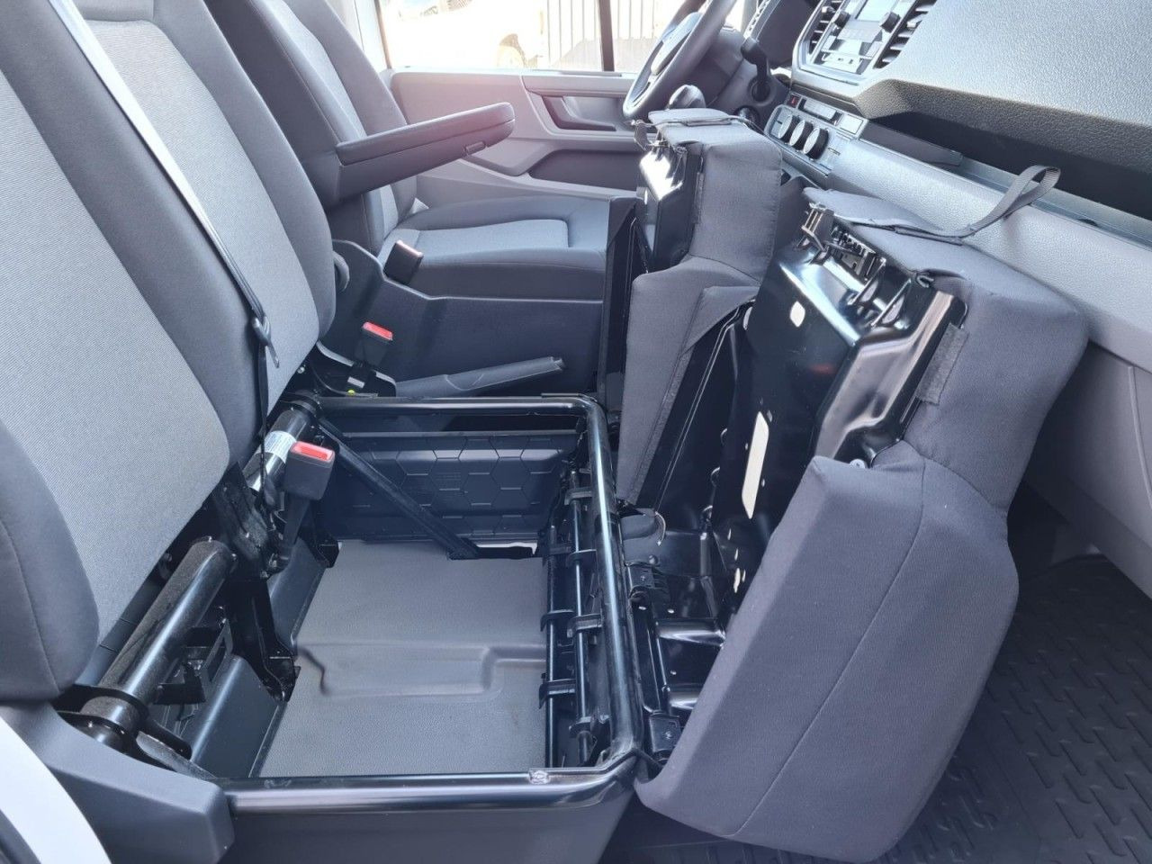 Volkswagen Crafter 35 Doka Maxi lang 7-Sitze AHK KLIMA KOMF - Flatbed van: picture 4 Volkswagen Crafter 35 Doka Maxi lang 7-Sitze AHK KLIMA KOMF - Flatbed van: picture 4