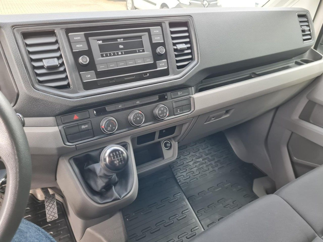 Flatbed van, Combi van Volkswagen Crafter 35 Doka TDI Pritsche L4 4Motion: picture 11