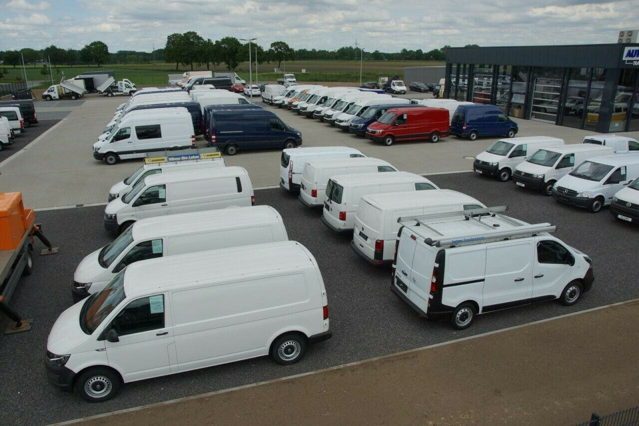 Volkswagen Crafter 35 Doka TDI lang AHK Klima - Flatbed van, Combi van: picture 5 Volkswagen Crafter 35 Doka TDI lang AHK Klima - Flatbed van, Combi van: picture 5