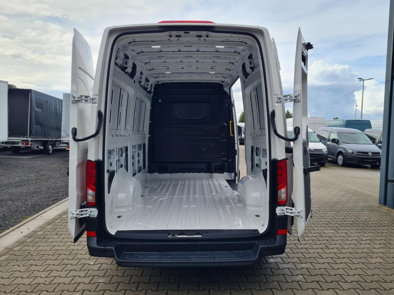 Volkswagen Crafter 35 Kasten TDI MR PDC KLIMA Tempomat L3H3 - Panel van: picture 5 Volkswagen Crafter 35 Kasten TDI MR PDC KLIMA Tempomat L3H3 - Panel van: picture 5