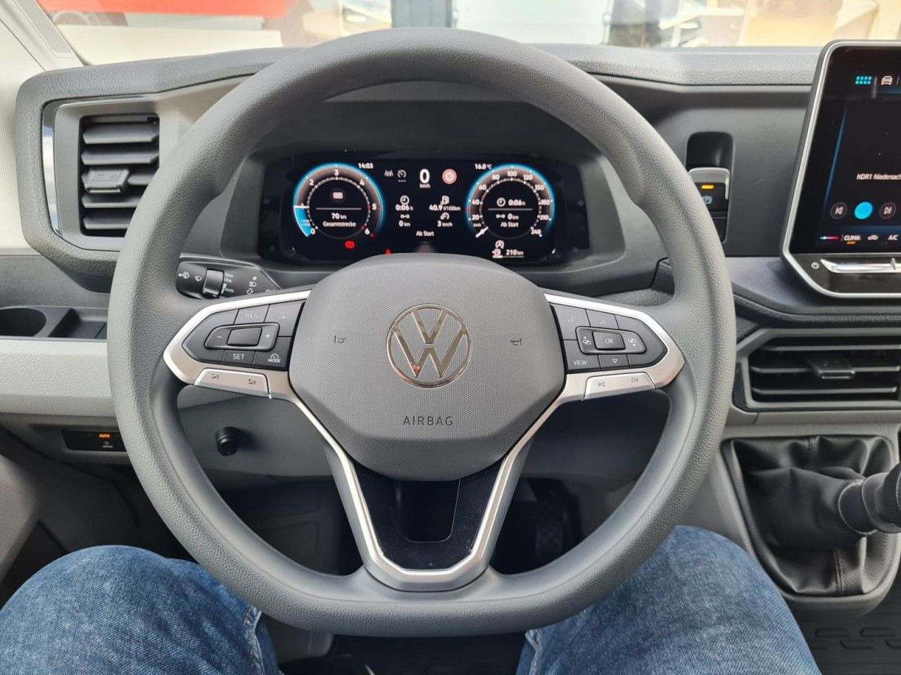 Volkswagen Crafter 35 TDI Pritsche Schiebe Plane LED TEMPOM - Curtain side van: picture 4 Volkswagen Crafter 35 TDI Pritsche Schiebe Plane LED TEMPOM - Curtain side van: picture 4
