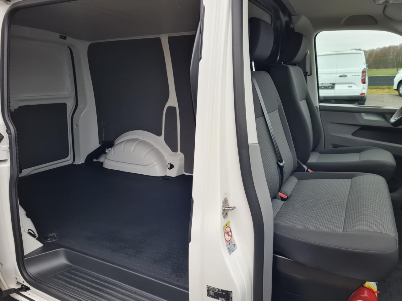 Small van Volkswagen T6.1 Kasten KR Heckklappe KAMERA KLIMA NAVI/APP: picture 17 Small van Volkswagen T6.1 Kasten KR Heckklappe KAMERA KLIMA NAVI/APP: picture 17