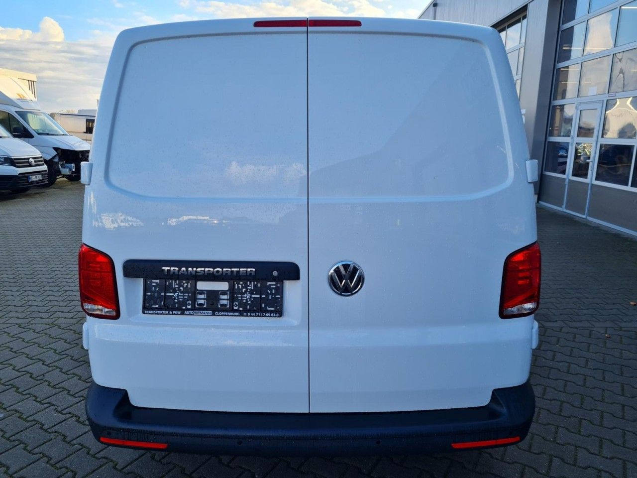 Volkswagen T6.1 Kasten lang DSG KLIMA KOMFORT ACC TEMPO PDC - Small van: picture 5 Volkswagen T6.1 Kasten lang DSG KLIMA KOMFORT ACC TEMPO PDC - Small van: picture 5