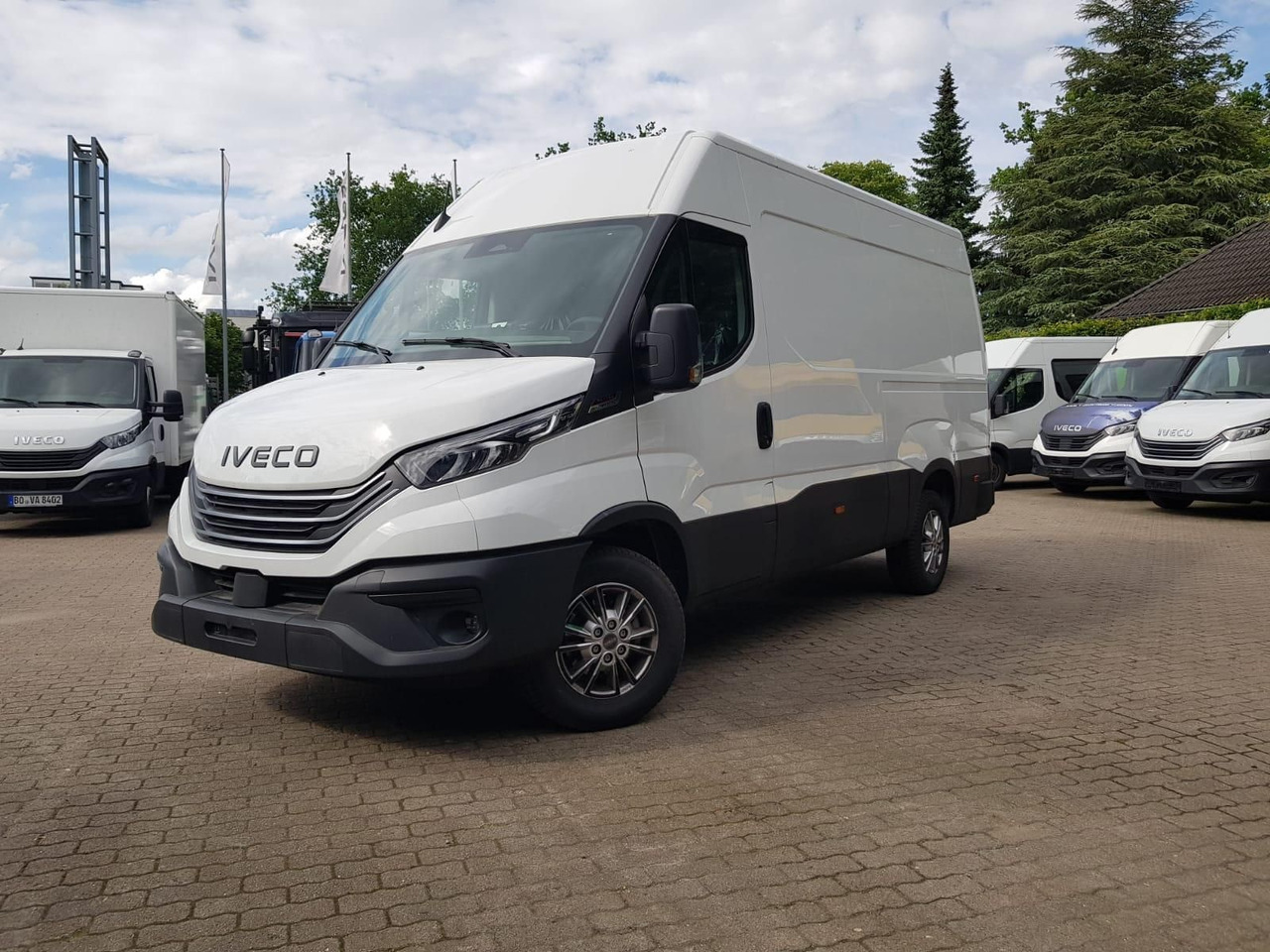 Iveco Daily 35S18HA8 V 3520L mit AHK, Rückfahrkamer... - Panel van: picture 1 Iveco Daily 35S18HA8 V 3520L mit AHK, Rückfahrkamer... - Panel van: picture 1