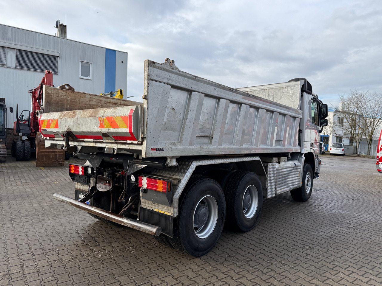 Mercedes-Benz 3346 Actros MP3 2-Seiten Kipper Bordmatic Klima Retarder - Tipper: picture 3 Mercedes-Benz 3346 Actros MP3 2-Seiten Kipper Bordmatic Klima Retarder - Tipper: picture 3