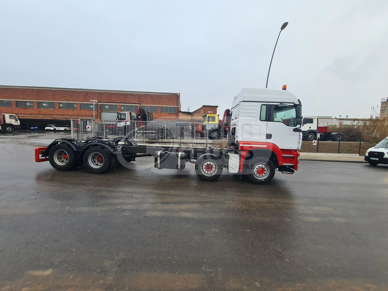 Camión MAN TGA 35.390 de ocasión + F800BXP.26 - Cab chassis truck: picture 4 Camión MAN TGA 35.390 de ocasión + F800BXP.26 - Cab chassis truck: picture 4