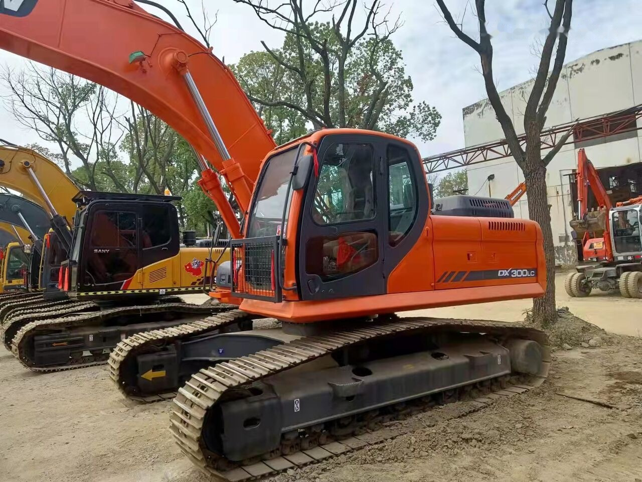 Doosan DX300 - Crawler excavator: picture 1 Doosan DX300 - Crawler excavator: picture 1