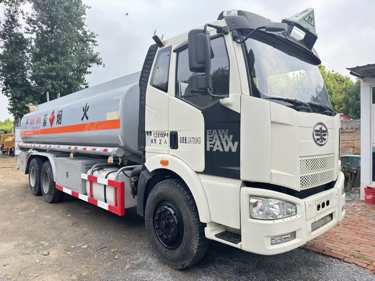 FAW - Tank truck: picture 3 FAW - Tank truck: picture 3