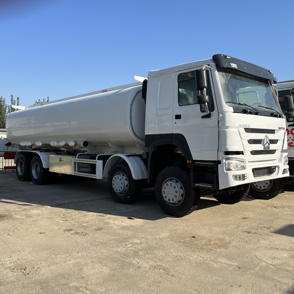 Sinotruk HOWO 371 8*4 Tank truck - Tank truck: picture 1 Sinotruk HOWO 371 8*4 Tank truck - Tank truck: picture 1
