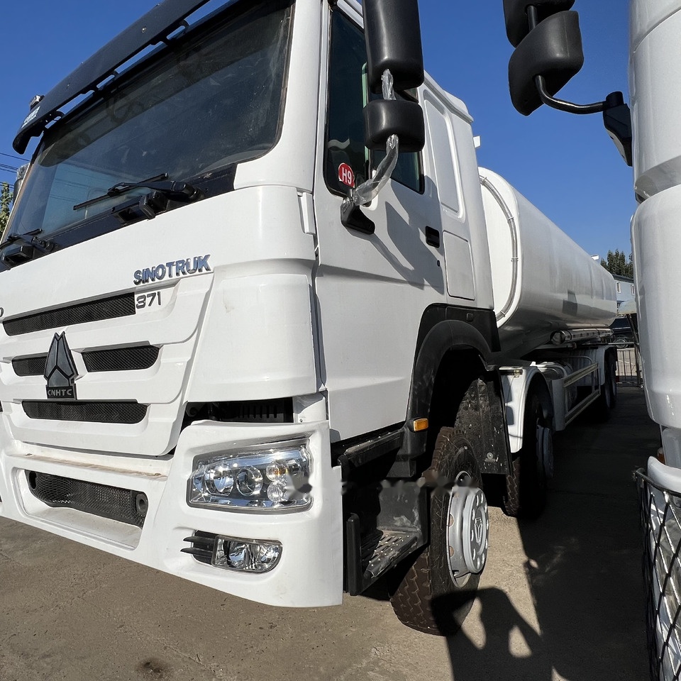 Sinotruk HOWO 371 8*4 Tank truck - Tank truck: picture 4 Sinotruk HOWO 371 8*4 Tank truck - Tank truck: picture 4