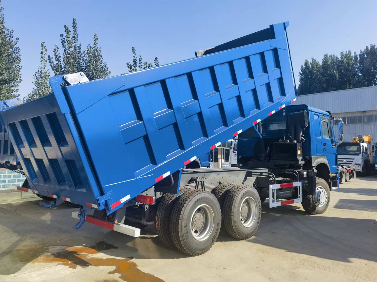 Tipper Sinotruk HOWO 6*4 Dump truck: picture 6