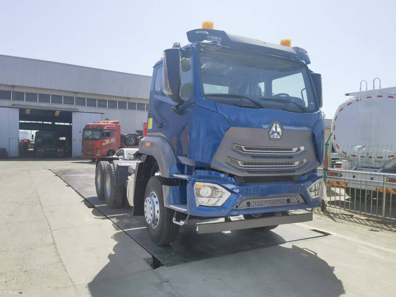 Sinotruk HOHAN 6*4 tractor - Tractor unit: picture 3 Sinotruk HOHAN 6*4 tractor - Tractor unit: picture 3